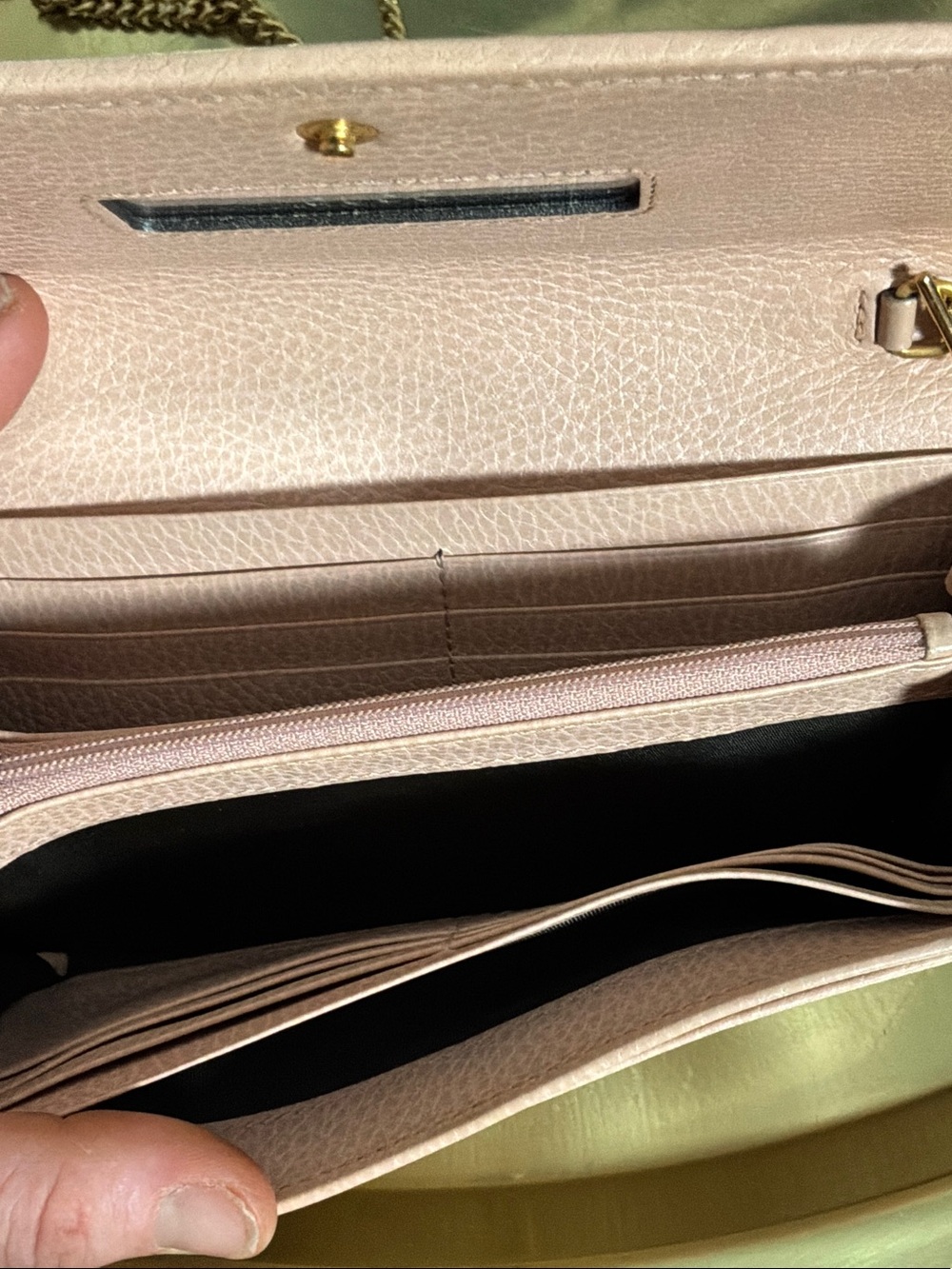 GUCCI | AUTHENTIC LEATHER WALLET ON A CHAIN (WOC) - Picture 5 of 8